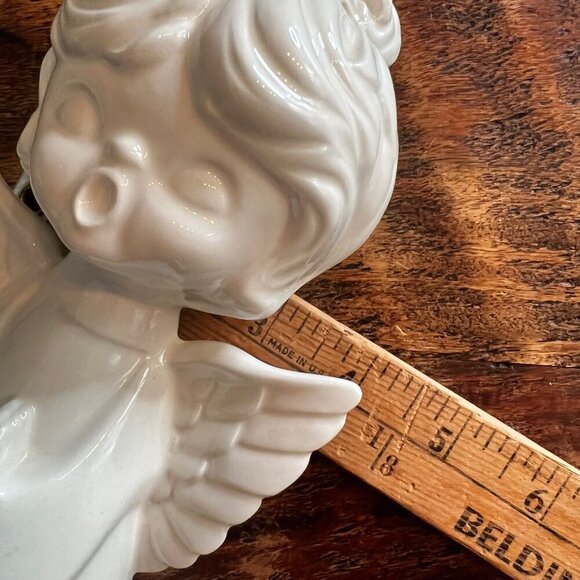 Vintage Ceramic Angel Figurine With Praying Hands - Picture 7 of 10